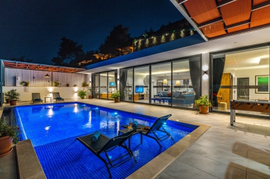 Kalkan İslamlarda Doğa Manzaralı Korunaklı Havuzlu Kiralık Villa Neon |